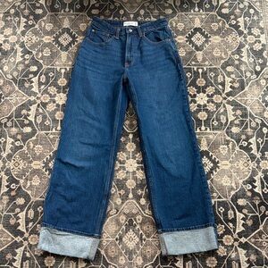 Abercrombie and Fitch 90s Relaxed Jeans High Rise
25/O